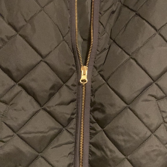 Old Navy Black Vest. LIKE NEW CONDITION - Picture 4 of 4